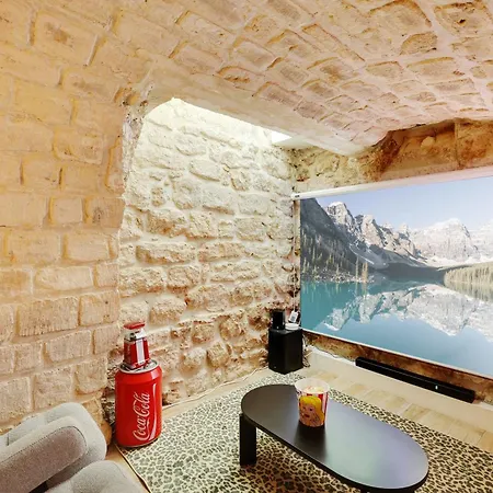 Hideaway, Private Cinema - Gethosted * Paříž