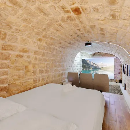 Hideaway, Private Cinema - Gethosted * Paříž