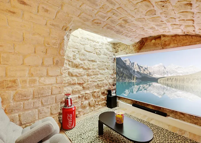 Hideaway, Private Cinema - Gethosted * Paříž