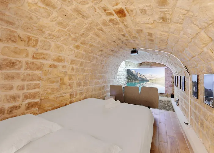 Hideaway, Private Cinema - Gethosted * Paříž