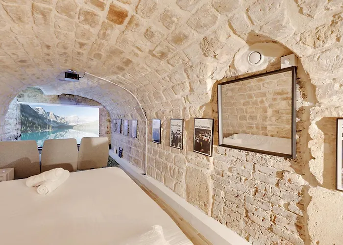 Hideaway, Private Cinema - Gethosted Paříž