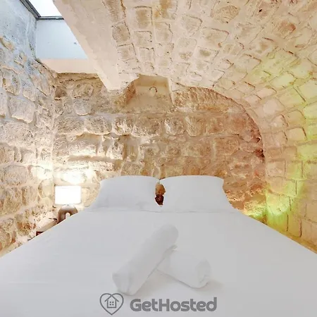 Charming Flat With Jacuzzi Heart Of Gethosted